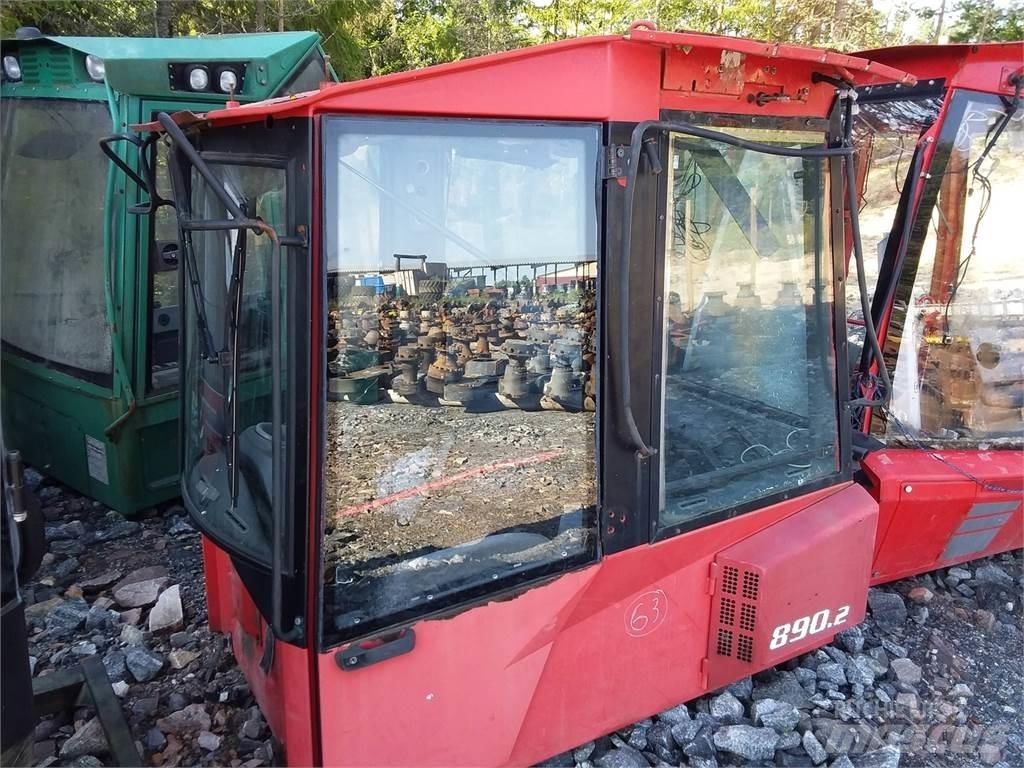 Valmet 890.2 Cabine e interni