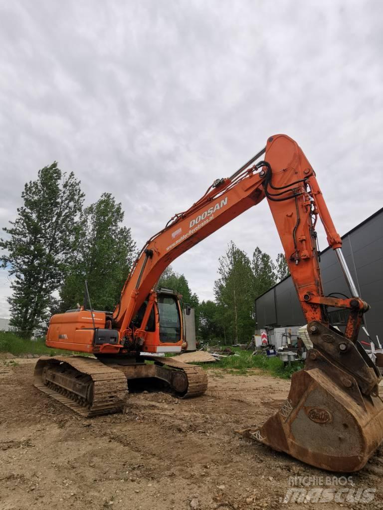 Doosan DX 225 LC Escavatori cingolati