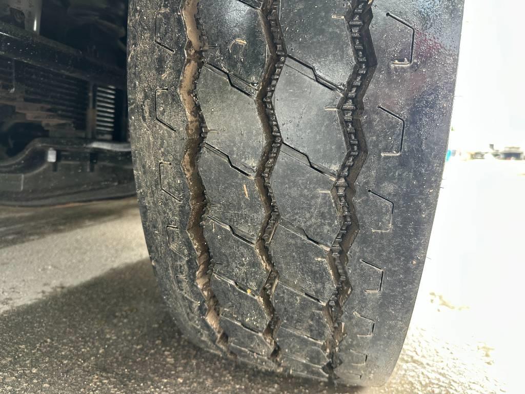 Mack MRU 613 Camion dei rifiuti