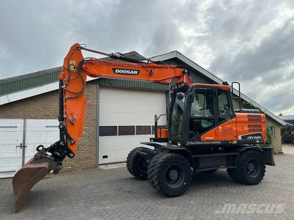 Doosan DX140W-5 Escavatori gommati