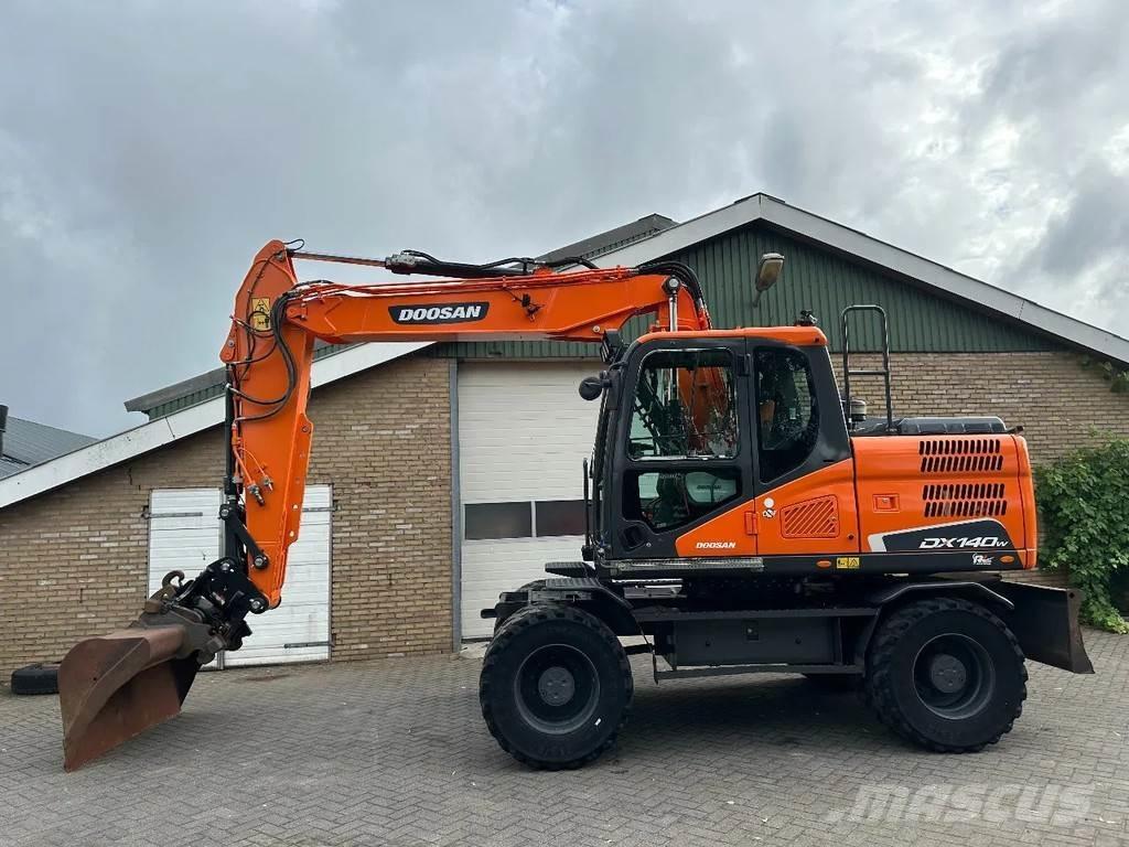 Doosan DX140W-5 Escavatori gommati