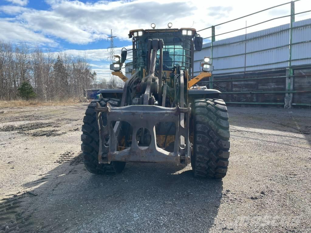 Volvo L 120 H Pale gommate