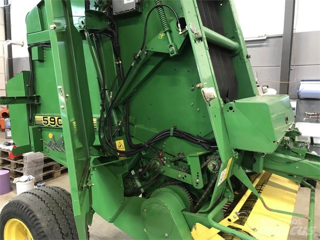 John Deere 590 Presse quadre
