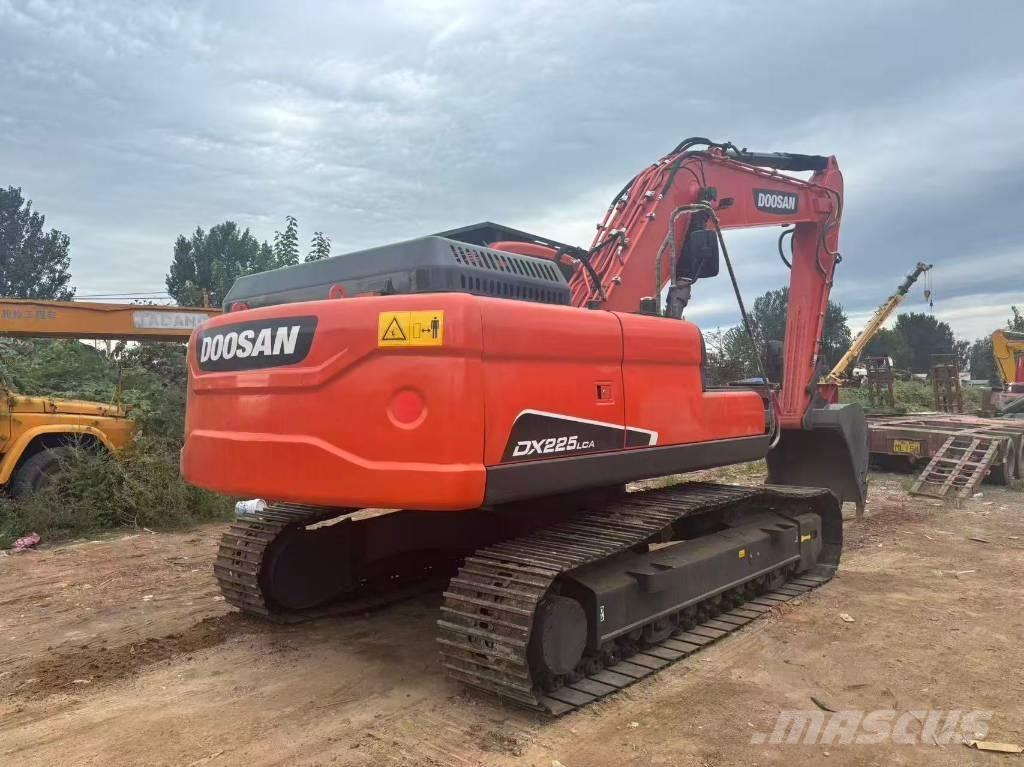 Doosan DX 225 Escavatori cingolati