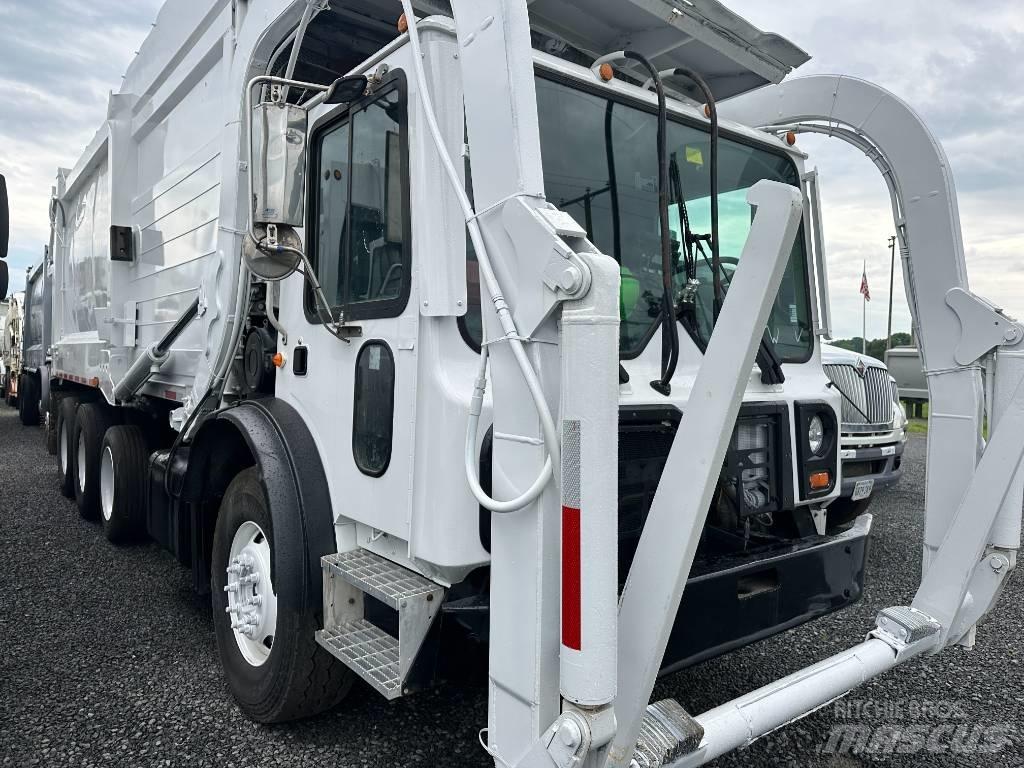 Mack MRU613 Camion dei rifiuti