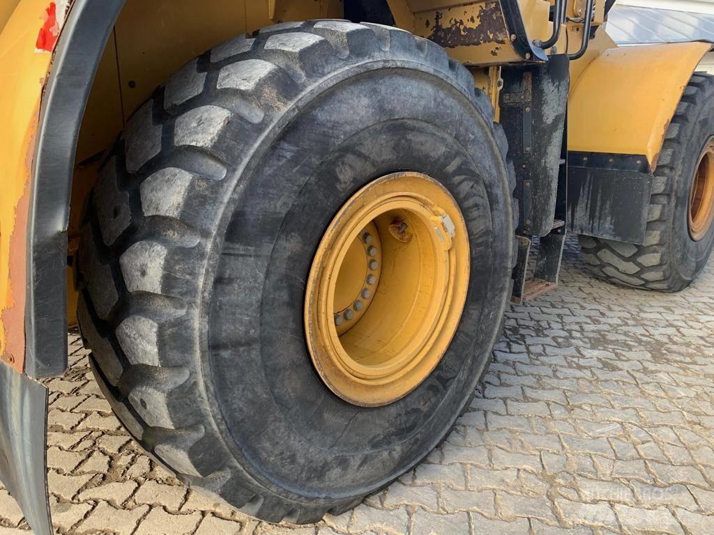 CAT 966 K Pale gommate