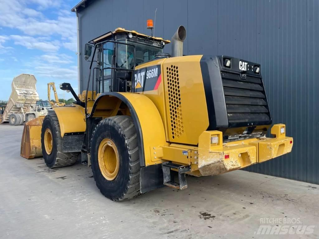 CAT 966M Pale gommate
