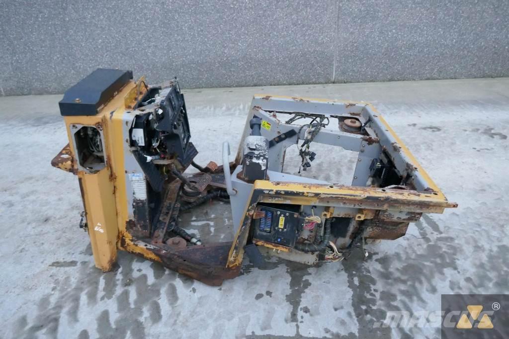 CAT 220-2800 Cabine e interni