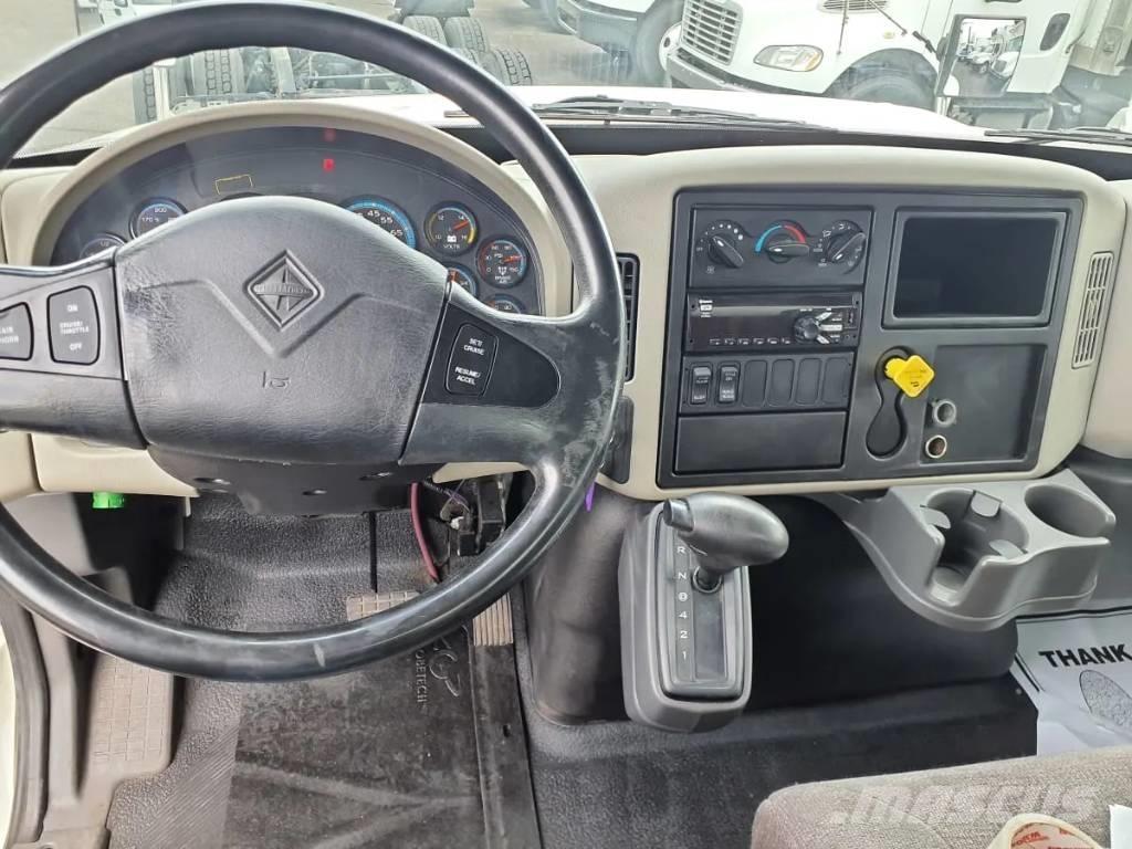 International 4300 Camion per la consegna bevande