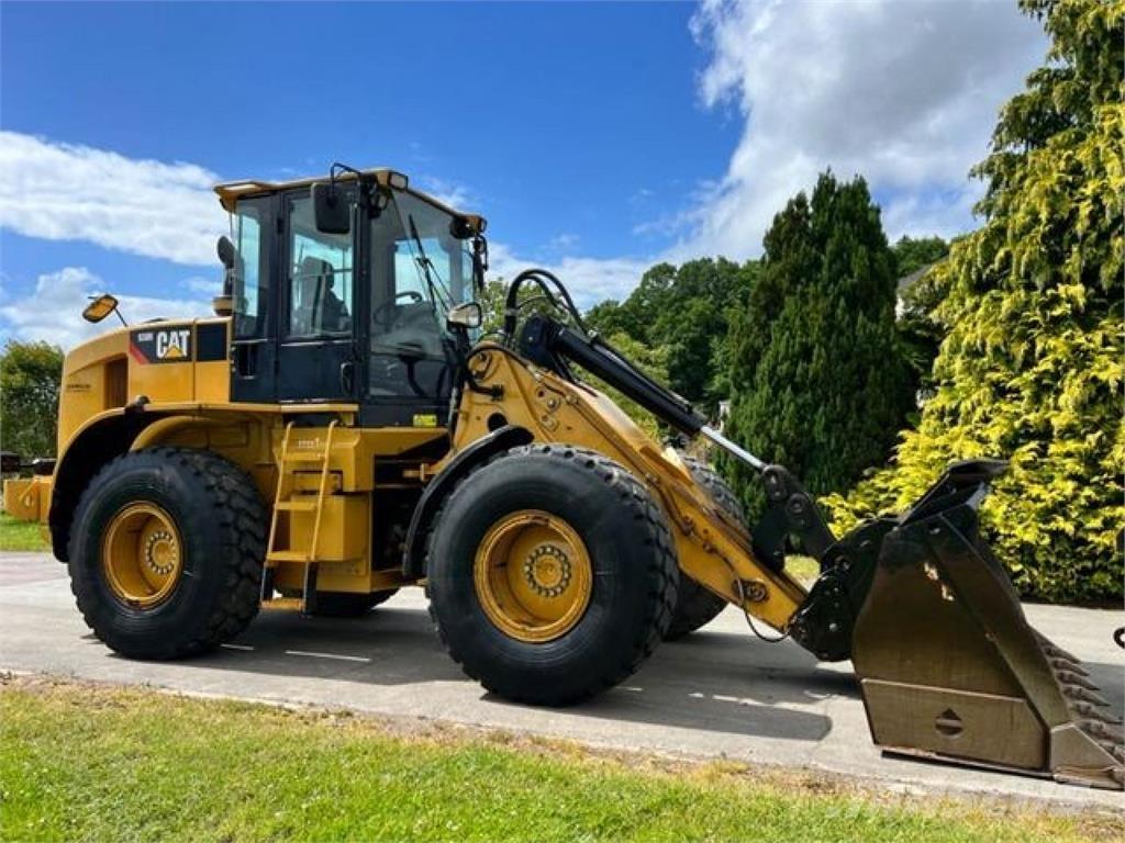 CAT 930H Pale gommate