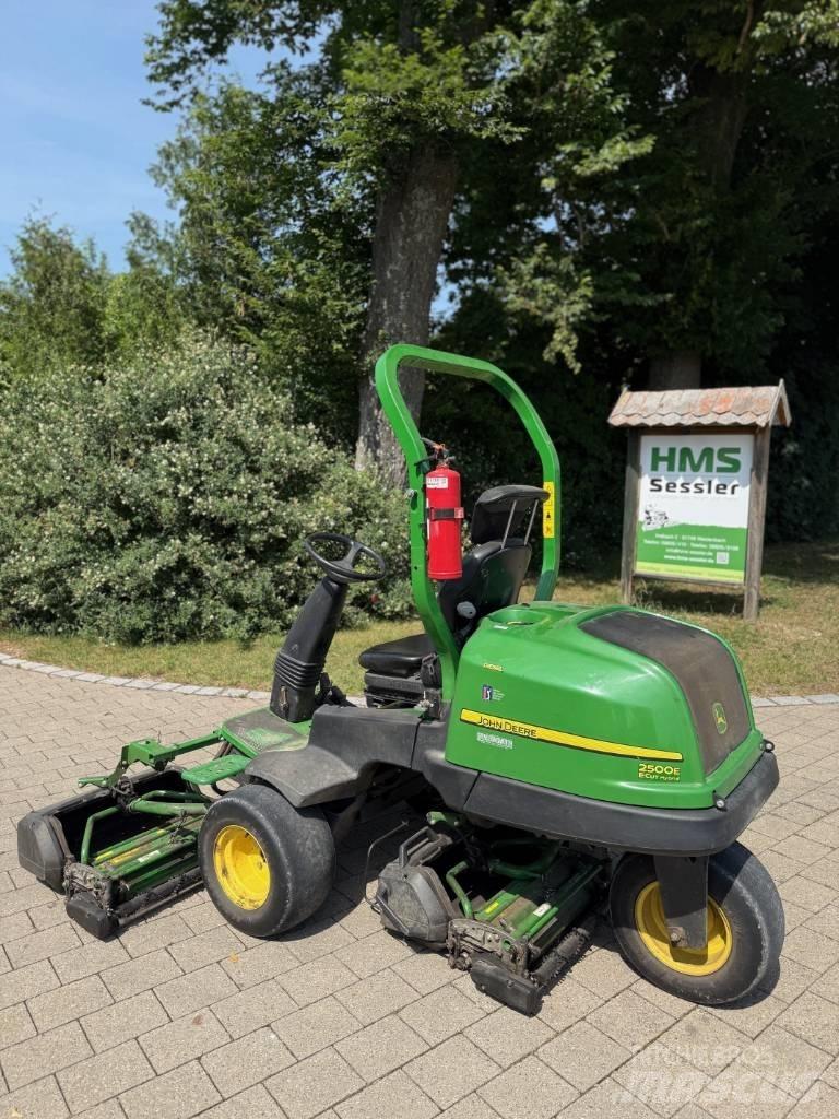 John Deere 2500 E Tosaerba per il green