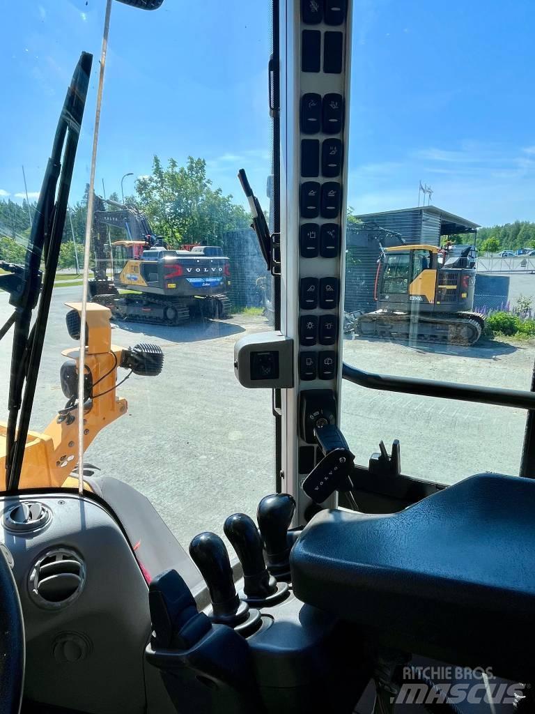 Volvo L 120 H Pale gommate