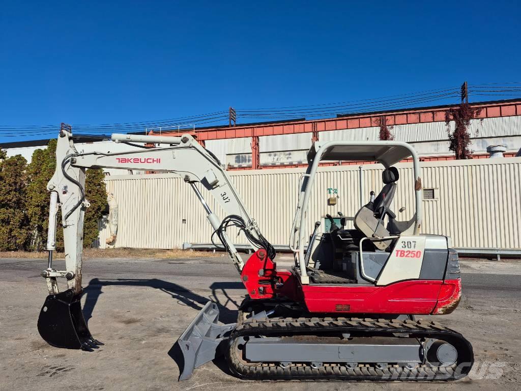 Takeuchi TB 250 Escavatori cingolati