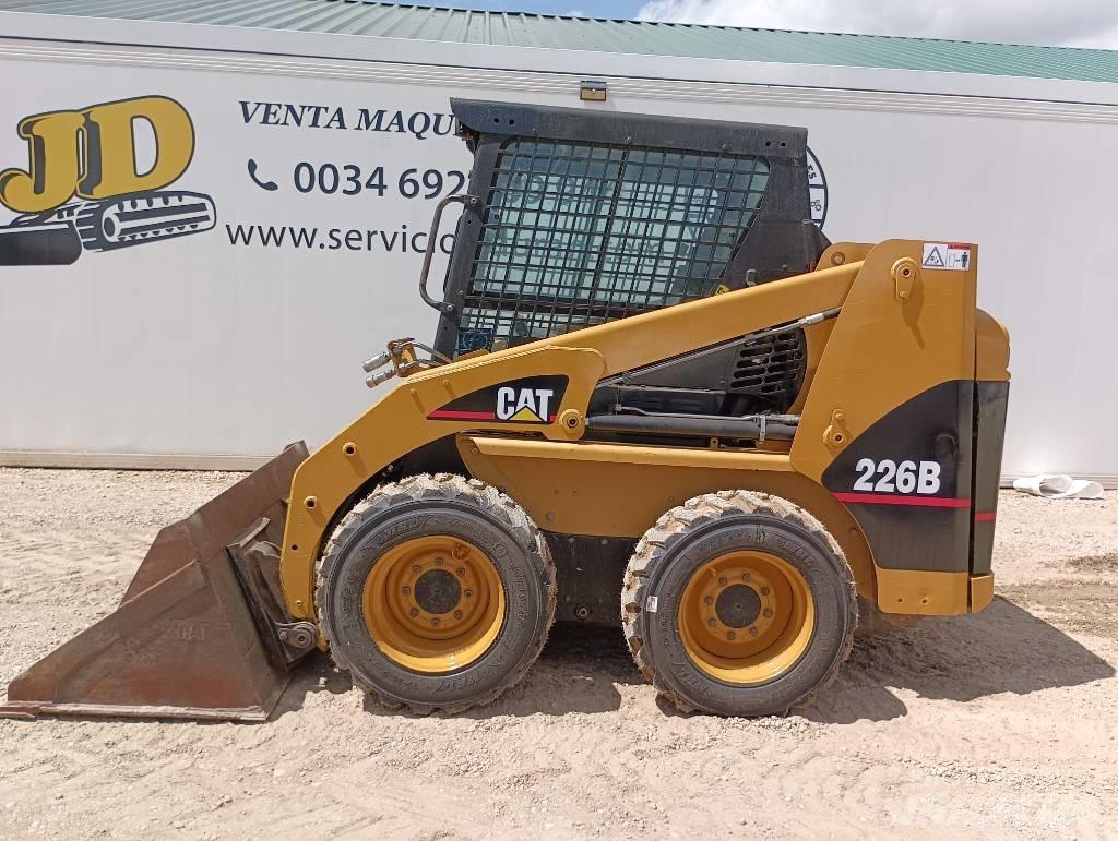 CAT 226 B Mini Pale Gommate