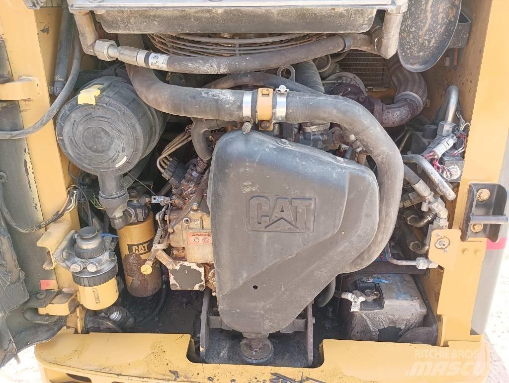 CAT 226 B Mini Pale Gommate