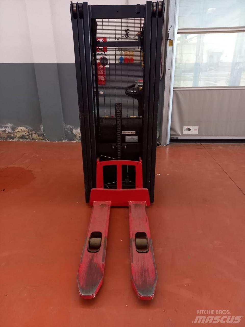 Hyster S1.2 Transpallet uomo a terra