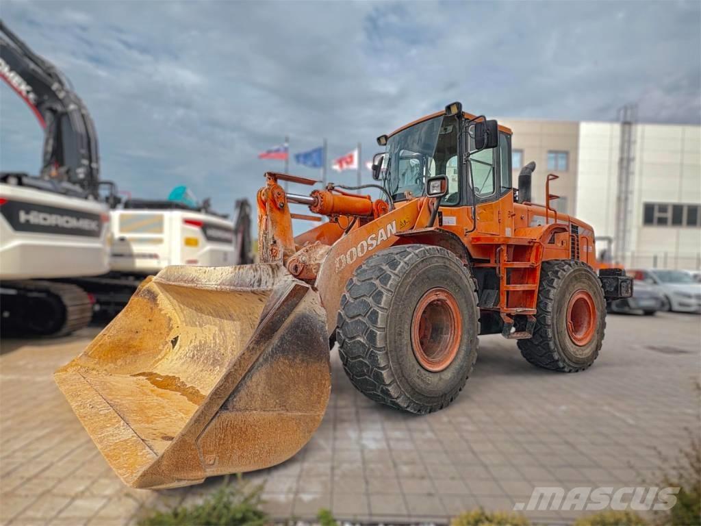 Doosan DL 300 Pale gommate