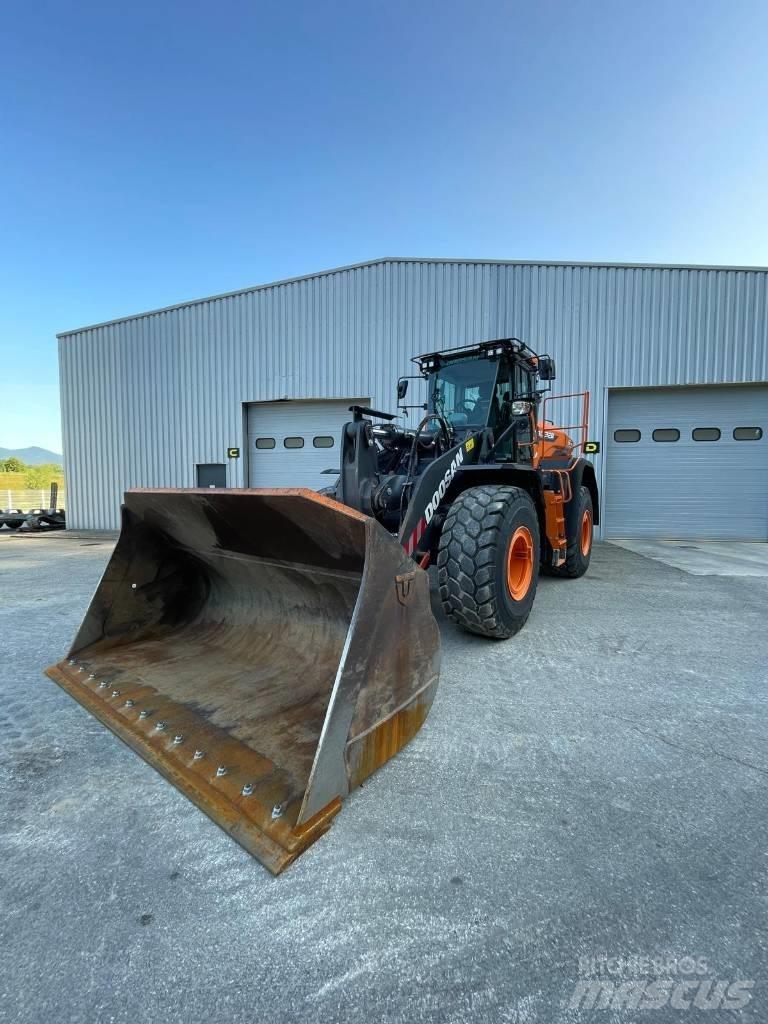 Doosan DL 320-7 Pale gommate