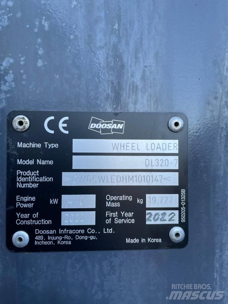 Doosan DL 320-7 Pale gommate