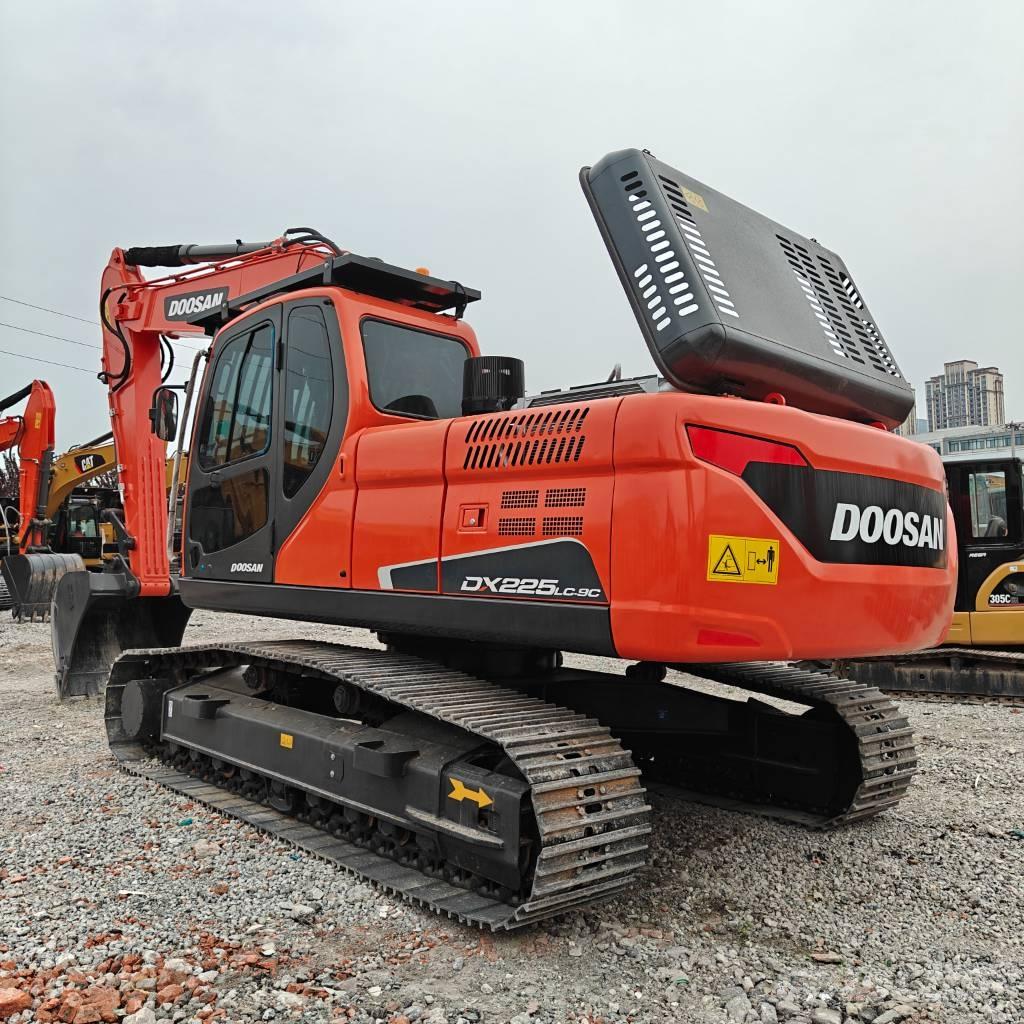 Doosan DX 225 LCA Escavatori cingolati