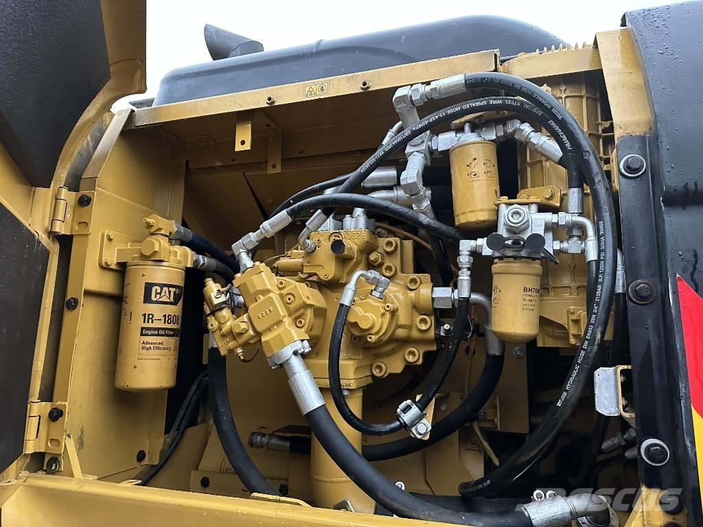 CAT 330D2 Escavatori cingolati