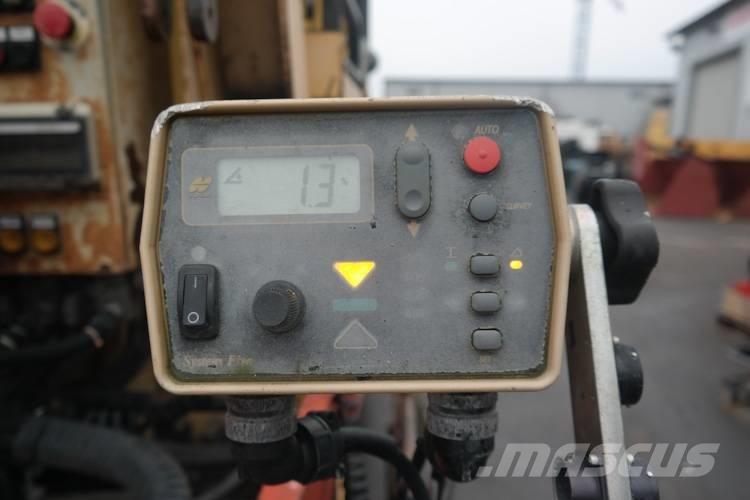 Dynapack F121 4WD Finitrici