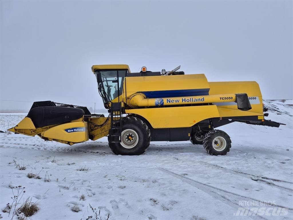 New Holland TC5050 Mietitrebbiatrici