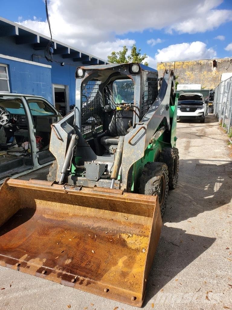 John Deere 314G Mini Pale Gommate