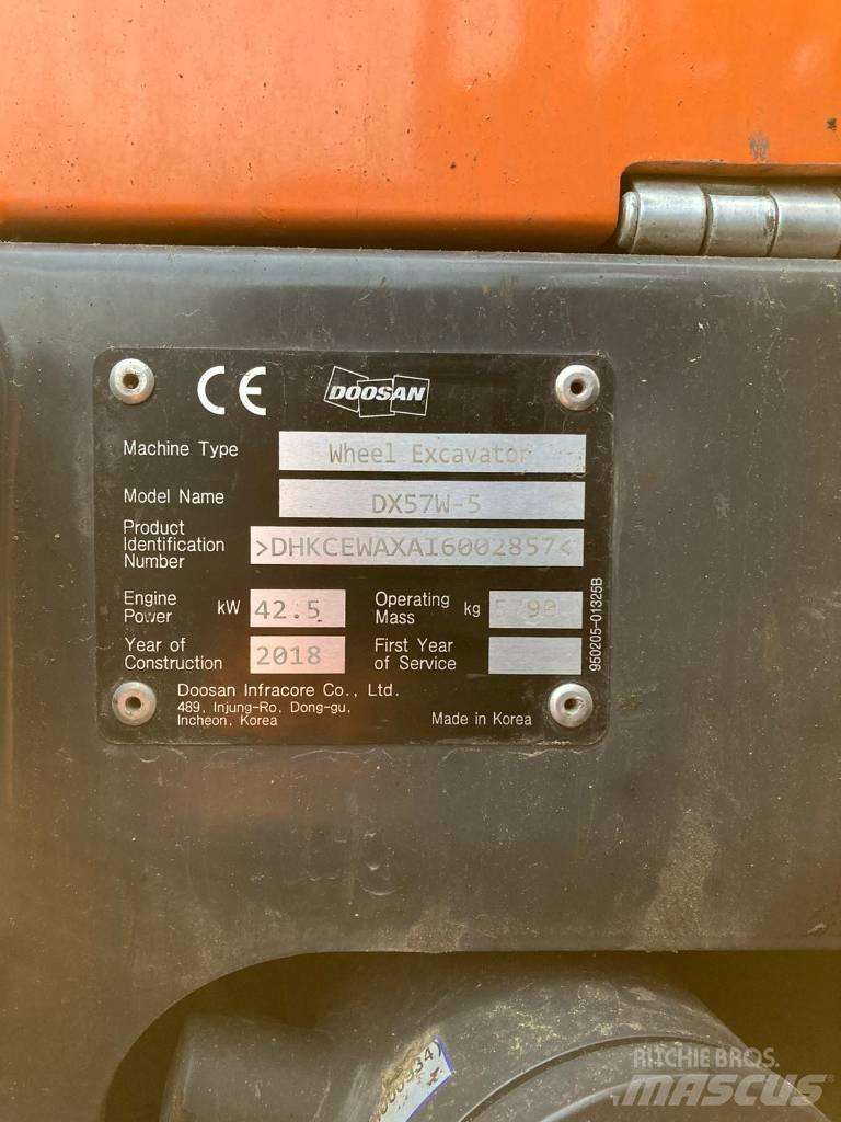 Doosan DX 57 W-5 Escavatori gommati