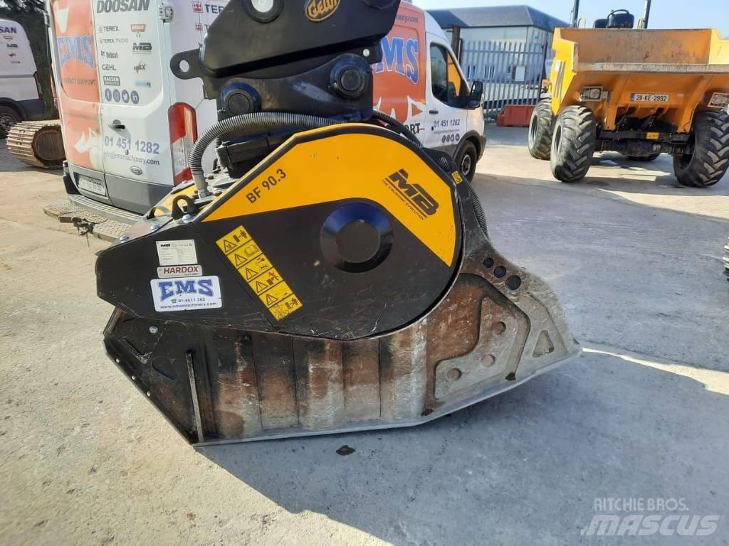 MB Crusher BF 90.3 Benne frantumatrici