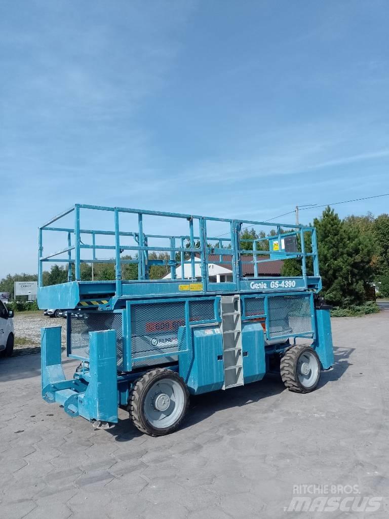 Genie 4390 Piattaforme a pantografo