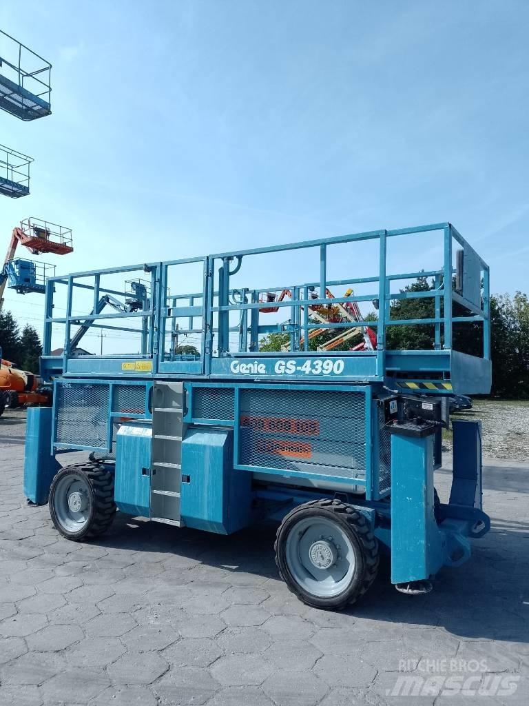 Genie 4390 Piattaforme a pantografo