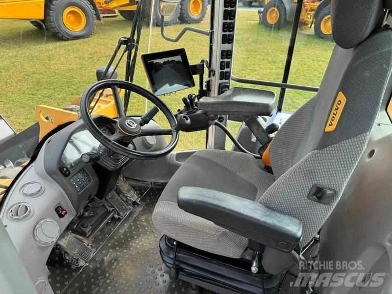Volvo L 120 H Pale gommate
