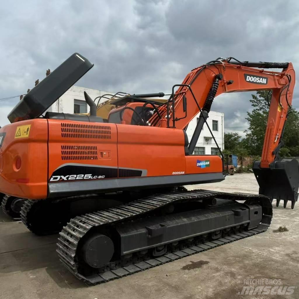 Doosan 225LC-9 Escavatori cingolati