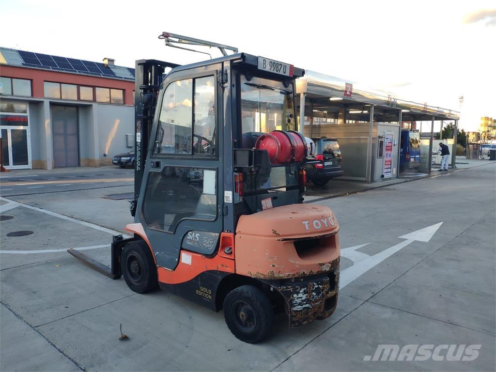 Toyota 7FGF25 Carrelli elevatori GPL