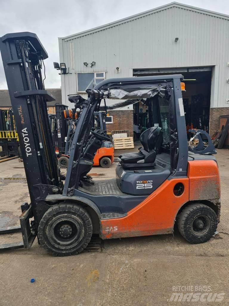 Toyota 02-8 FGF 25 Carrelli elevatori GPL