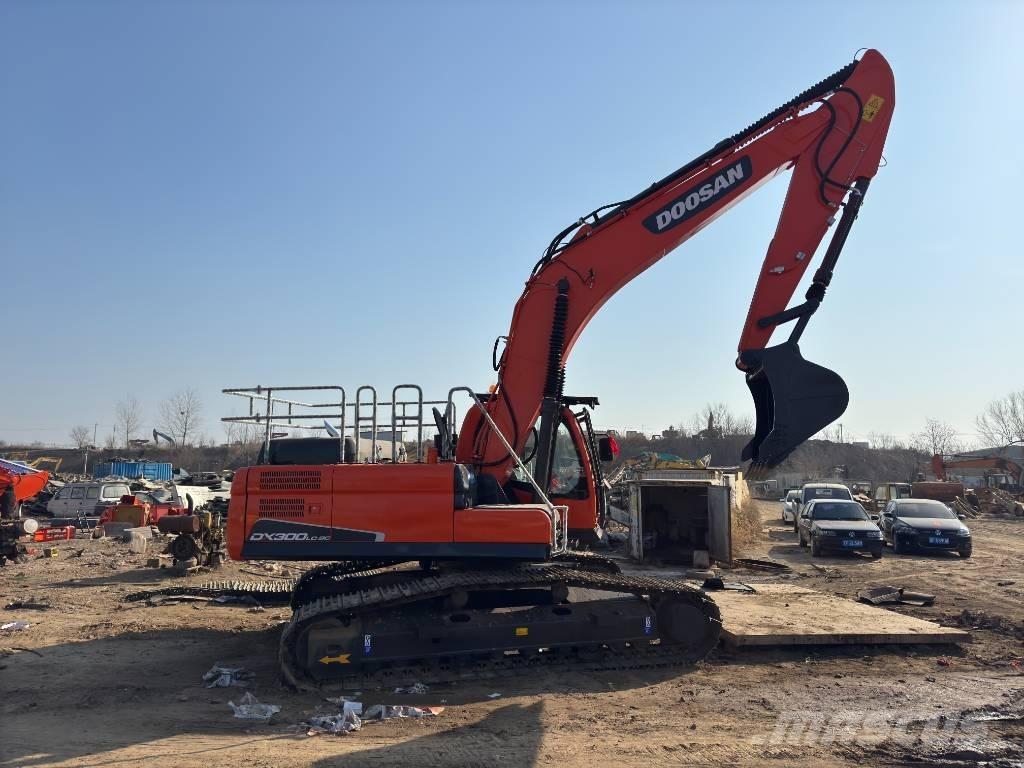 Doosan DX300 Escavatori a lunga portata