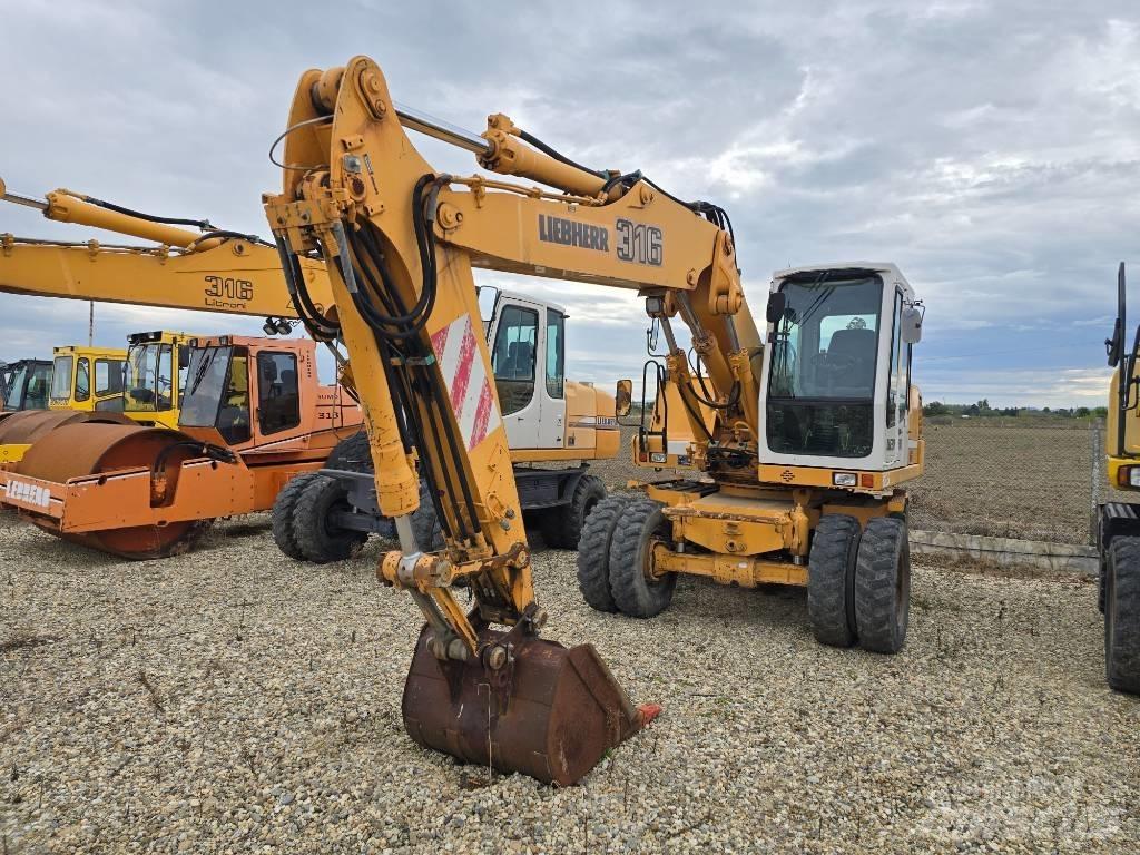Liebherr A 316 Escavatori gommati