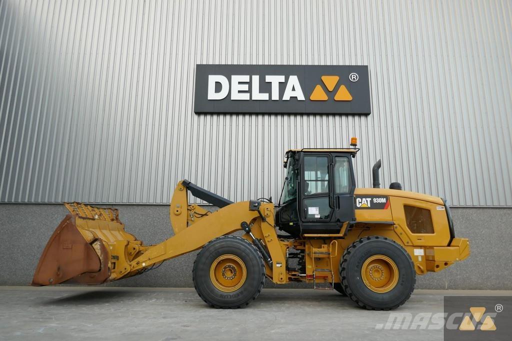 CAT 930M Pale gommate