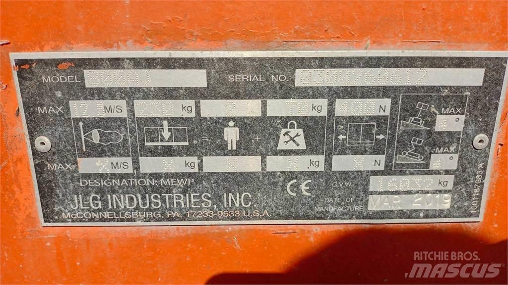 JLG 800AJ Piattaforme a braccio articolato