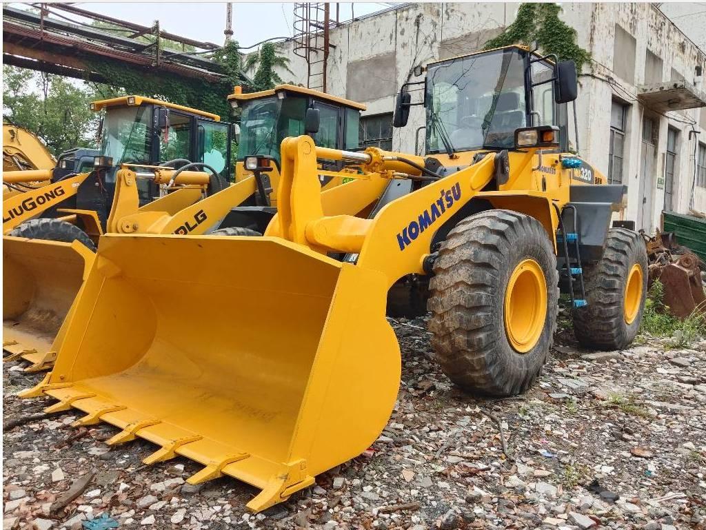 Komatsu WA 320-5 Pale gommate