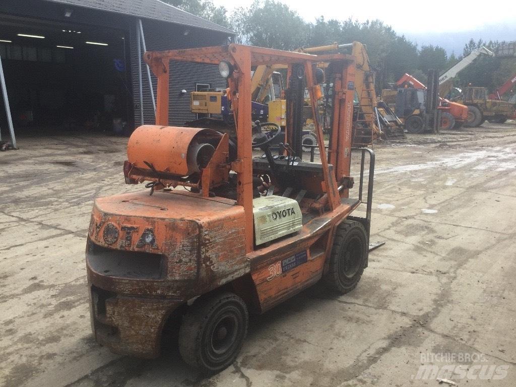 Toyota FG 30 Carrelli elevatori GPL