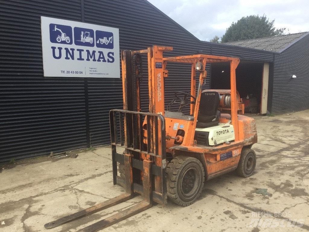 Toyota FG 30 Carrelli elevatori GPL