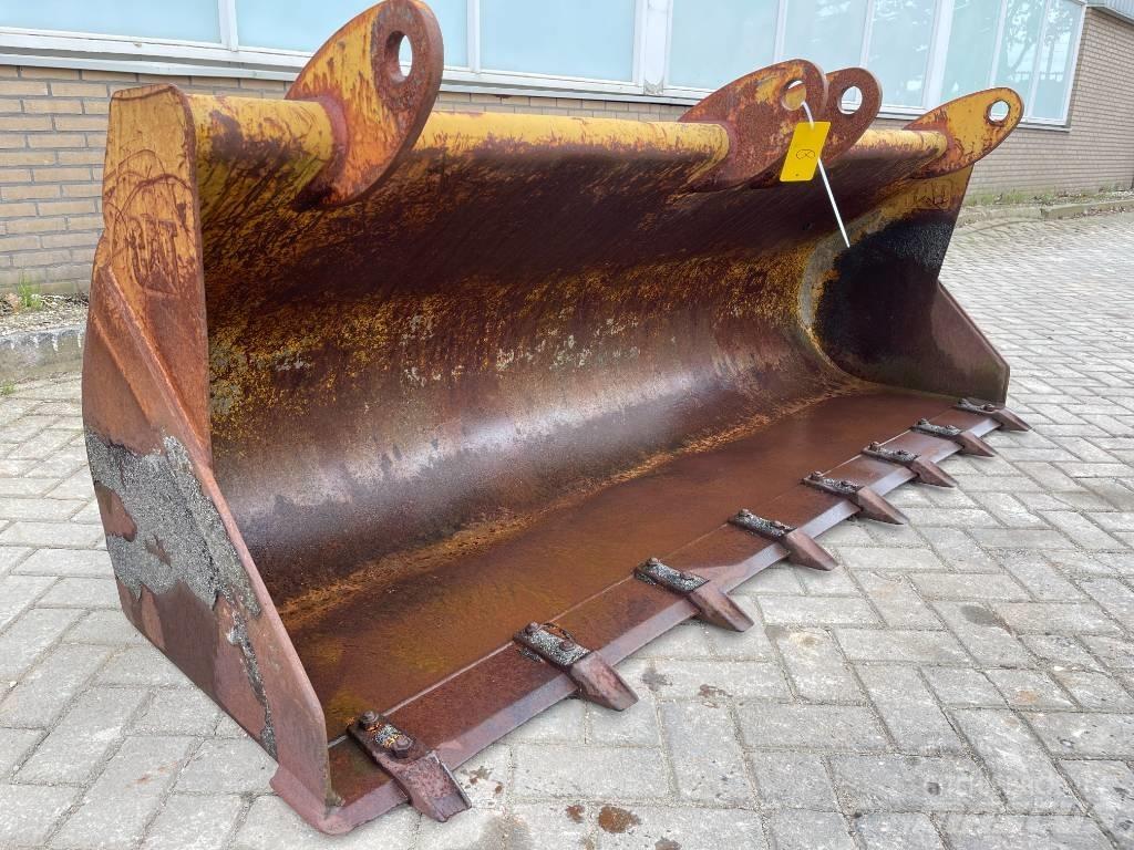CAT Backhoe bucket Benne