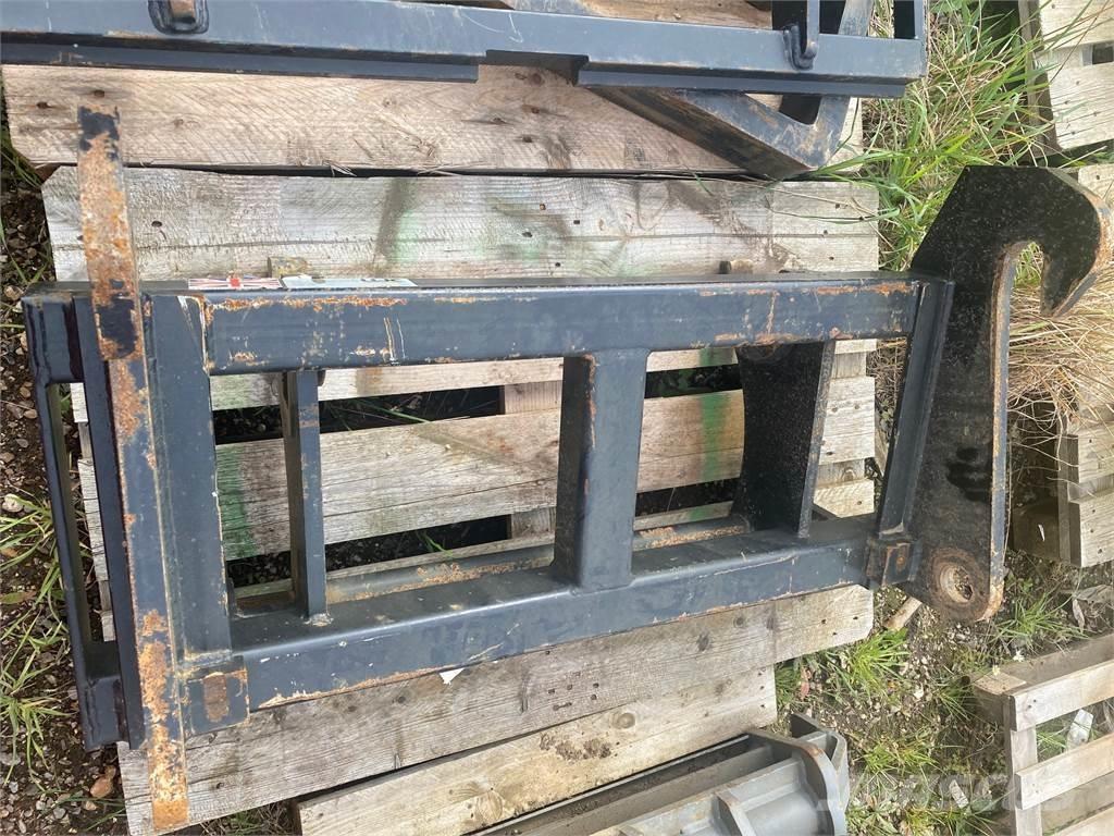  ADAPTOR PLATE Sollevatori telescopici per agricoltura