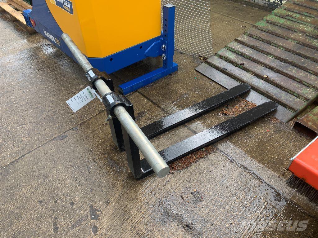  ATTACHMENTS Sollevatori telescopici per agricoltura