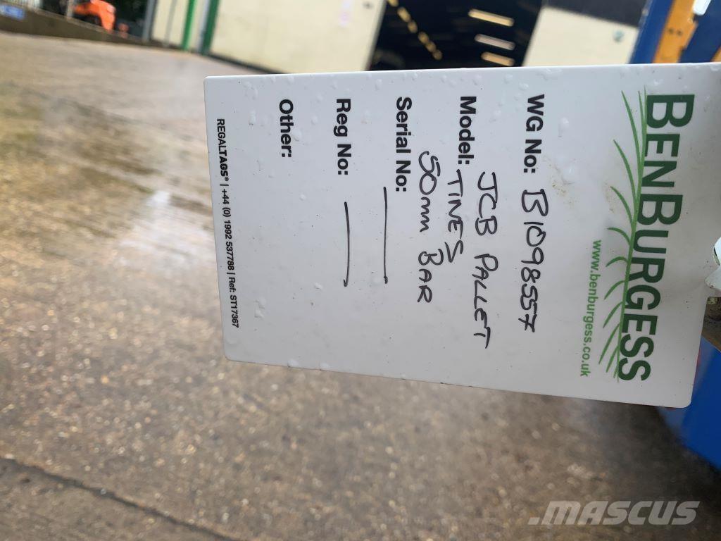  ATTACHMENTS Sollevatori telescopici per agricoltura