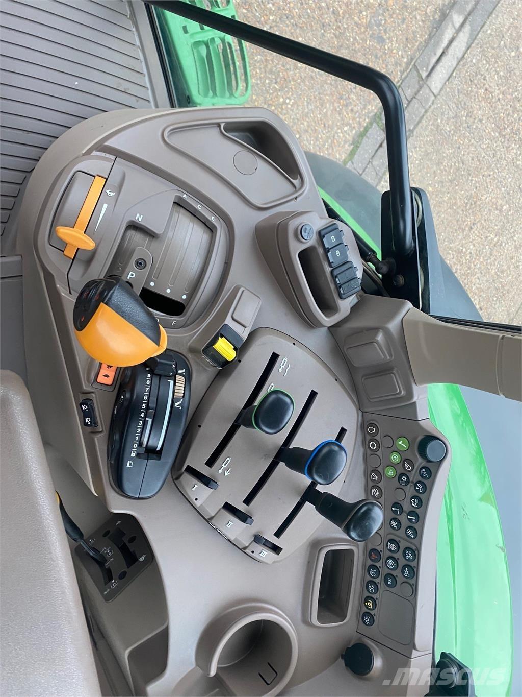 John Deere 6130M Trattori