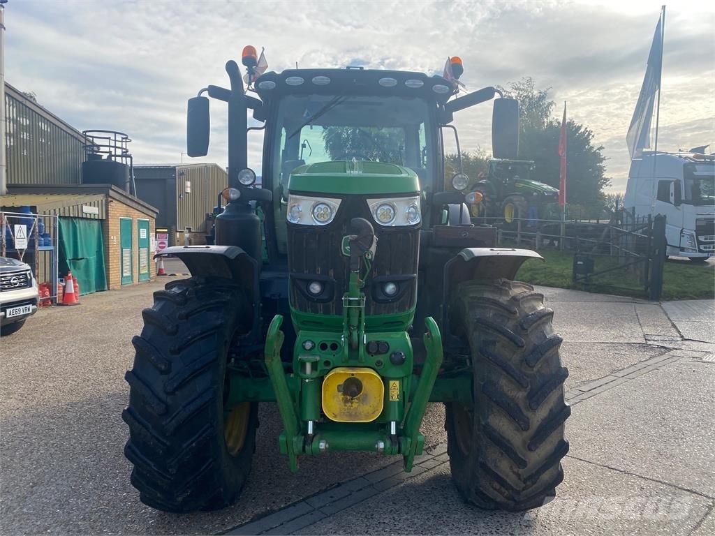 John Deere 6215R Trattori