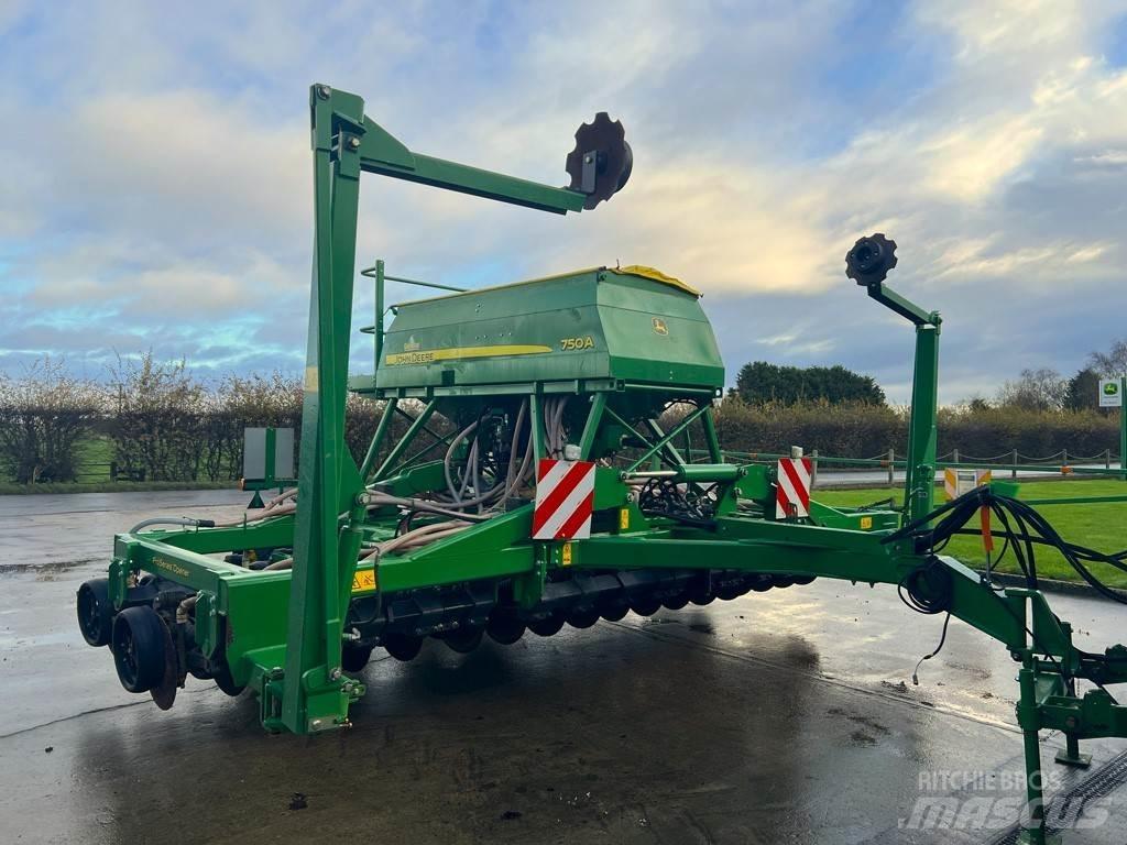 John Deere 750A Perforatrici